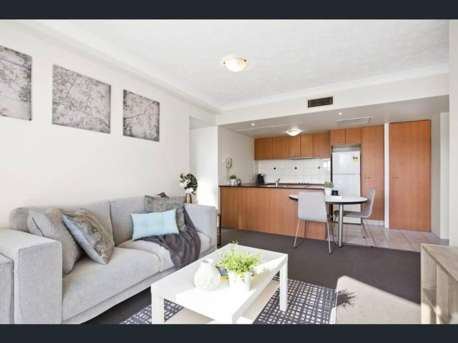 Apartment 2 Bedroom Palazzo Colonnades Gold Coast